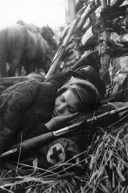 Fotografii ale femeilor sovietice care au participat la ostilități în timpul celui de-al doilea război mondial