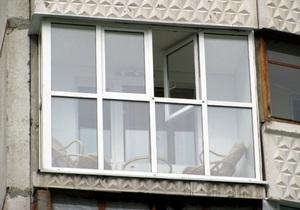 Ferestre franceze pe balcon și vederile lor, loggia franceză glazură, fotografie