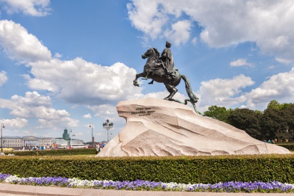 Unde este călărețul de bronz un monument al lui Petru 1 la Sankt-Petersburg și cum să-l găsească