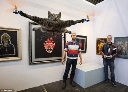 A holland művész helikoptert tett ki halott macskájából és felrobbantotta az internetet
