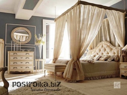 Interiorul unui dormitor într-un stil clasic este scump și politicos