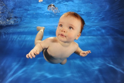 Milyen vízhőmérséklet van a medencében a gyermekek és a felnőttek számára