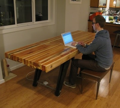 Cum să faci o masă mare cu mâinile tale din resturile de lemn!