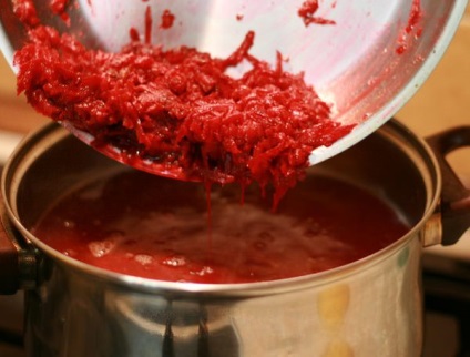 Cum să gătești borsch ucrainian cu sfeclă roșie - rețetă cu fotografie