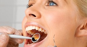 Cum să tratați boala parodontală folosind metode populare folosind sare