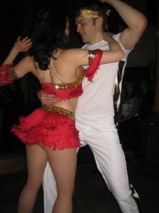 Cum să înveți să dansezi bachata, boala salsa - școala de dans