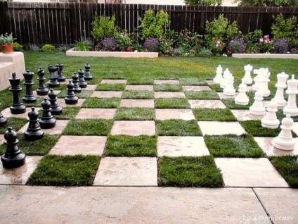Cum de a decora un patio sub formă de tablă de șah