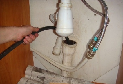 Hogyan kell a szennyvíz rendszert megfelelően elintézni egy magánházban - a belső eszköz rendszerek és áramkörök típusai
