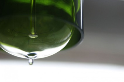 Cum de a transforma sticlele obișnuite goale din vin într-un program minunat