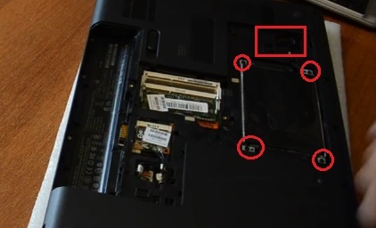 Cum să dezasamblați și să montați un laptop hp 630 partea 1 (parsare și curățare din praf)