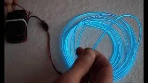 Cum de a face iluminarea neonului masinii mainile