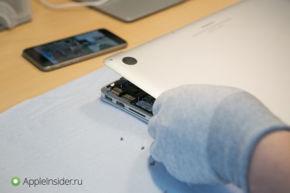 Cum să înlocuiți bateria într-o macbook pro retină