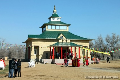 Turneul Kalmykia - modul în care a fost construit templul budist (khurul) în sat mic derbety, excursii la Kalmykia