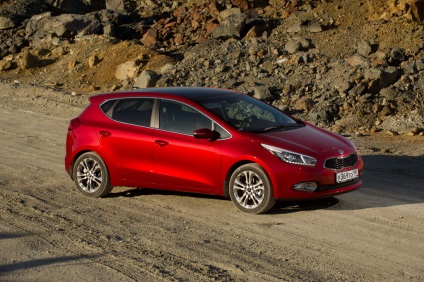 Kia sid (kia cee-d) a Hyundai i30 és a Hyundai Elantra ellen - tesztvezetés