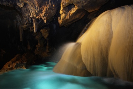 Kizil-koba - a Crimea egyedülálló piros barlangjai