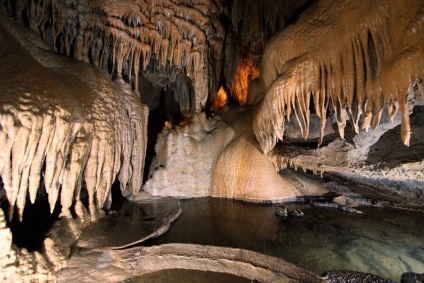 Kizil-koba - a Crimea egyedülálló piros barlangjai