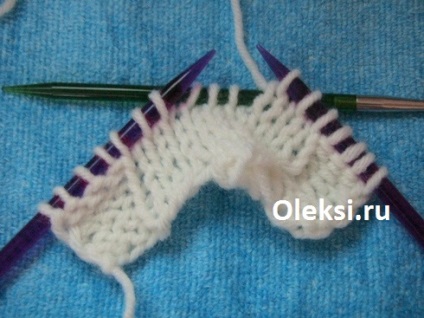 O panglică de 9 bucle tricotate