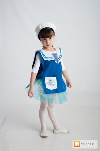 Costumul lui Sailor pentru ca o fată să coasă cu mâinile