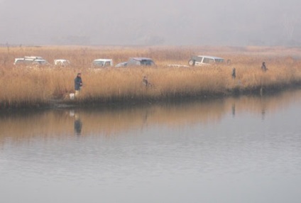 Redfish Far Eastern de prindere nituite roșii în râu în apropierea mare mare rudd-wit