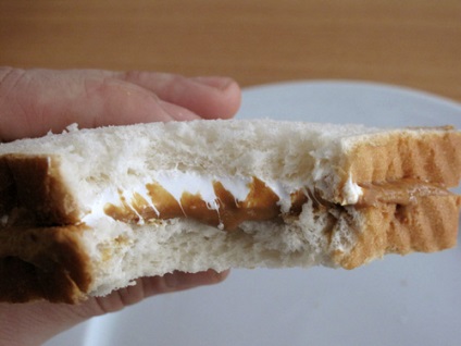 Krémszínű mályvacukorka mályvacukor és a legendás szendvics
