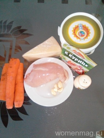 Chipuri de pui sub blana de morcovi si brânza