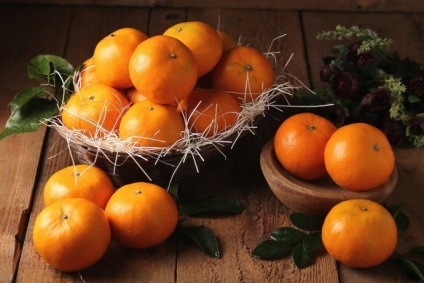 Mandarinii beneficiază și dăunează sănătății, calorii, proprietăților frunzelor și coajelor