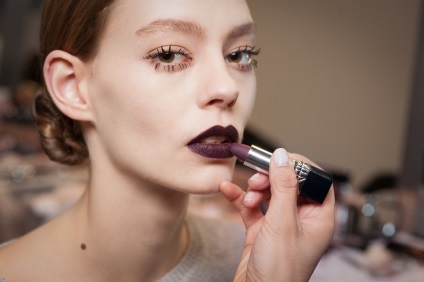 Master-class cum să reproducă make-up-ul cu afișarea dior fall-winter 2016 (foto)