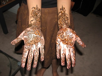 Mendy - arta traditionala de pictura de henna este interesanta!