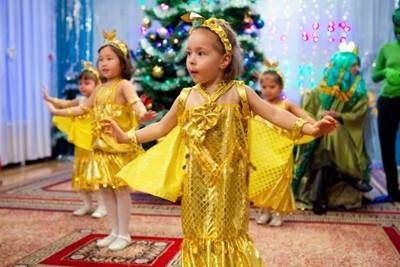 Újévi párt az óvodában, új év - a gyermekek ünnepe