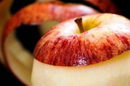 Trebuie să coajăm merele din coaja, sănătatea și frumusețea acasă