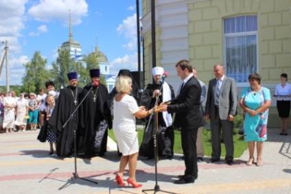 A Yutanovsky vidéki kultúrház megnyitása a Volokon közigazgatási szervének kulturális osztálya