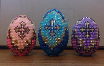 Húsvéti tojások a gyöngyökből készült gyöngyökből, mesterkurzus