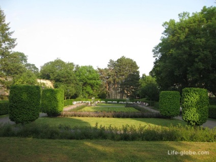 Dealul Petršinský din Praga - Funicularul Turnului cu vedere la Petrin