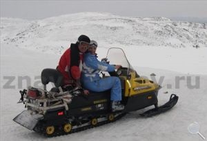 Achiziționați un snowmobil