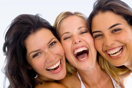 A nevetés előnyei megszabadulnak a betegségtől azáltal, hogy meghosszabbítják az életet