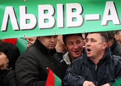 Antreprenorii s-au întors spre Ianukovici și au tăiat curcubeul cu sticle și roșii - Ucraina