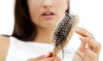 Jelek és okok a hajhullás, tippek, otthoni kezelés típusai