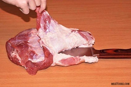 Cea mai simplă rețetă de carne - o rolă picantă de carne de porc