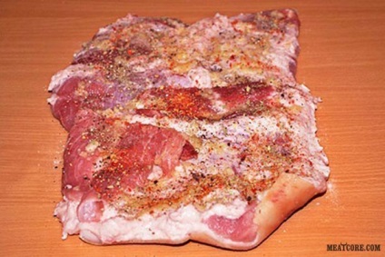 Cea mai simplă rețetă de carne - o rolă picantă de carne de porc
