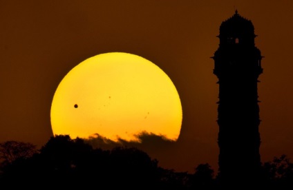 Pasajul lui Venus peste discul soarelui este interesant!