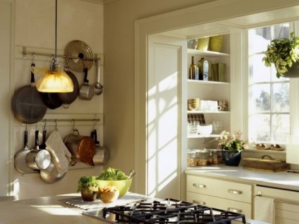 Cinci sfaturi utile despre cum să stocați lucrurile potrivite în bucătărie