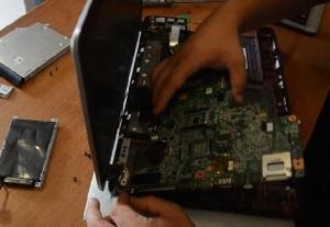 Разбор лаптоп 630 к.с., последвано от почистване от прах и подмяна thermopaste