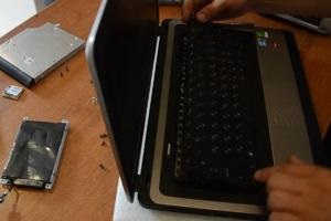 Dezasamblam laptopul hp 630, urmat de curățarea prafului și înlocuirea grăsimii termice