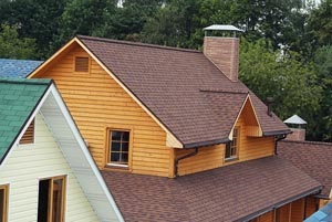 A tető, a készülék javítása és a tető cseréje fából, gerendákból vagy keretezett házból