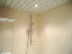 Repararea băii cu instalarea cabinei de duș