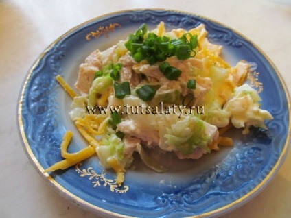 Salată cu clătite de pui și ouă