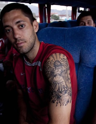 Cele mai interesante tatuaje ale jucătorilor de fotbal, timpul de somn