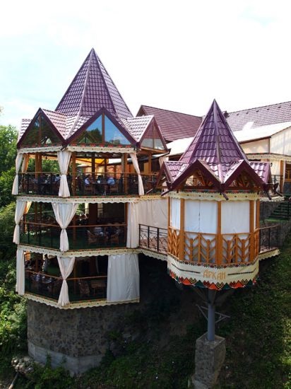 Cascade de argint în Shishori (Sheshory - atracții, locuri de vizitat, locuri interesante)