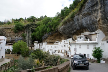 Setenil de las Bodegas este un oraș zdrobit de pietre