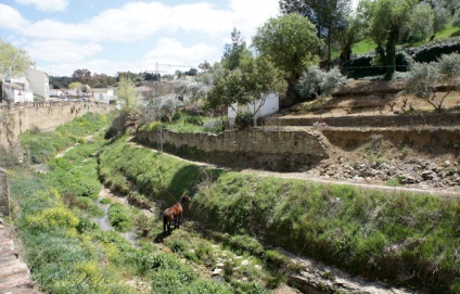 Setenil de las Bodegas este un oraș zdrobit de pietre